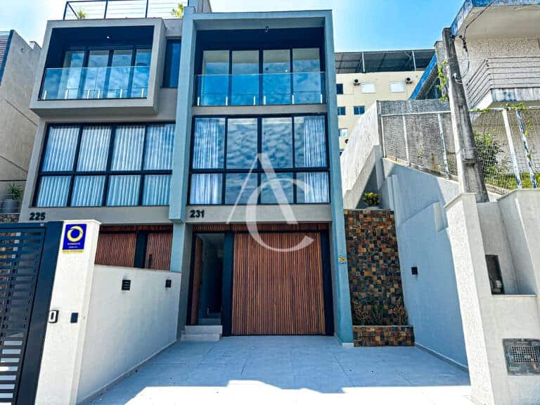 Casa à venda, 3 suítes, piscina, vista mar  – Centro – Florianópolis, SC.