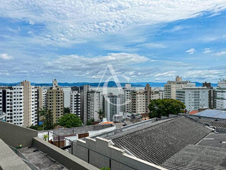 Casa à venda, 3 suítes, piscina, vista mar  – Centro – Florianópolis, SC.