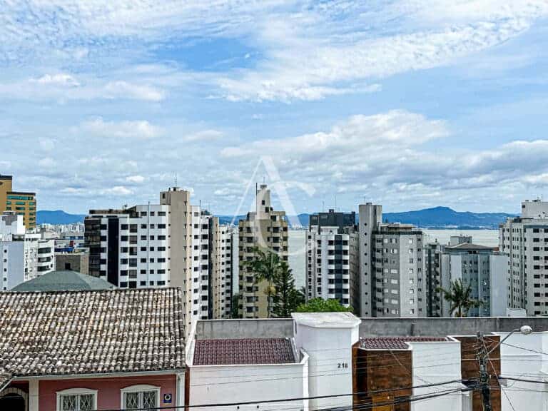Casa à venda, 3 suítes, piscina, vista mar  – Centro – Florianópolis, SC.