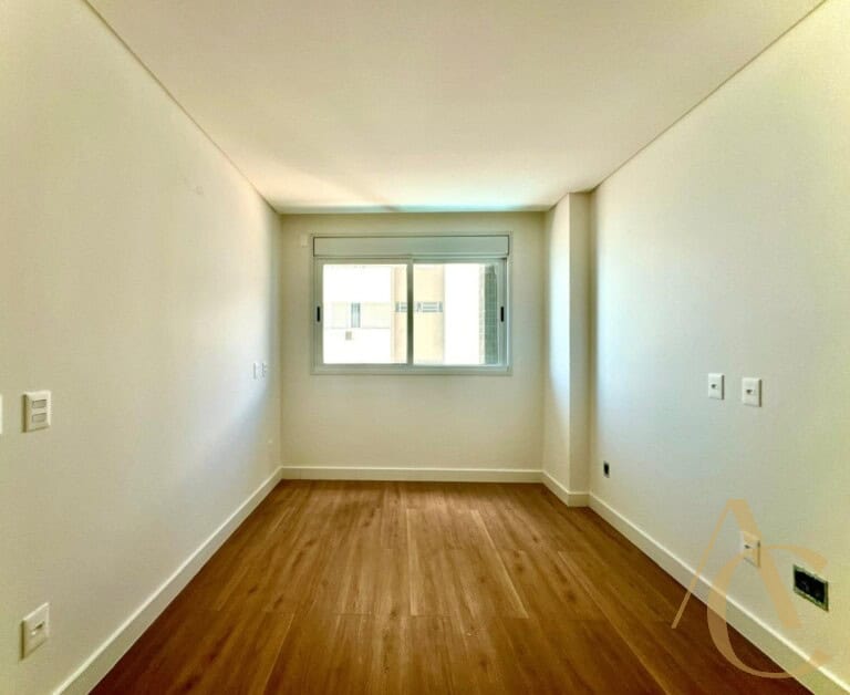 Apartamento à venda – 3 suítes – 3 vagas de garagem – Florianópolis, SC.