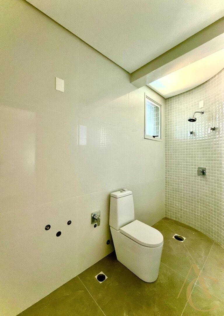 Apartamento à venda – 3 suítes – 3 vagas de garagem – Florianópolis, SC.