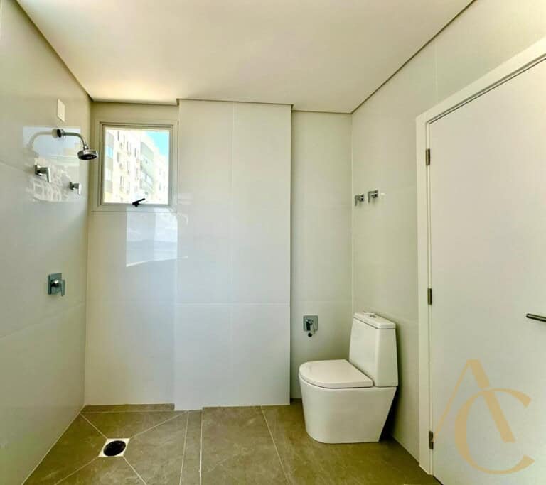 Apartamento à venda – 3 suítes – 3 vagas de garagem – Florianópolis, SC.