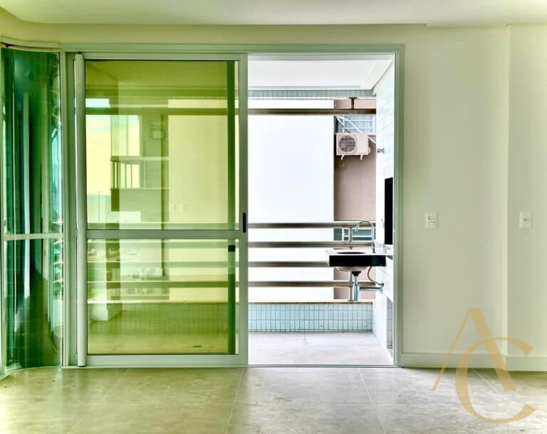 Apartamento à venda – 3 suítes – 3 vagas de garagem – Florianópolis, SC.