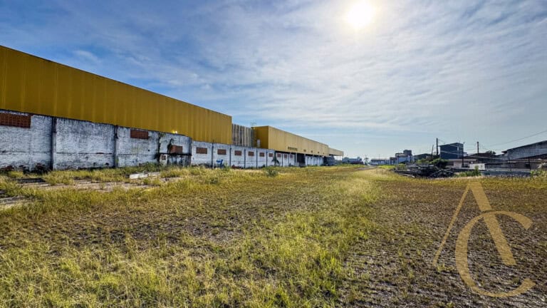 Terreno para locação, as margens da BR 101, São José, SC.
