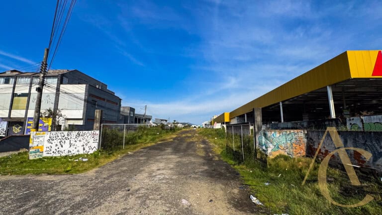 Terreno para locação, as margens da BR 101, São José, SC.