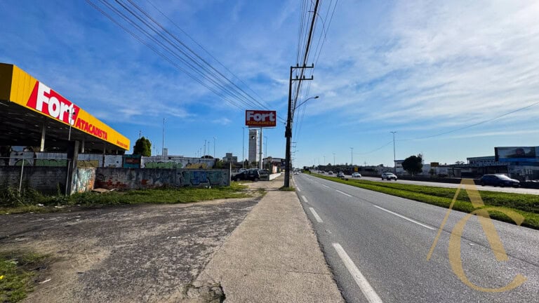 Terreno para locação, as margens da BR 101, São José, SC.