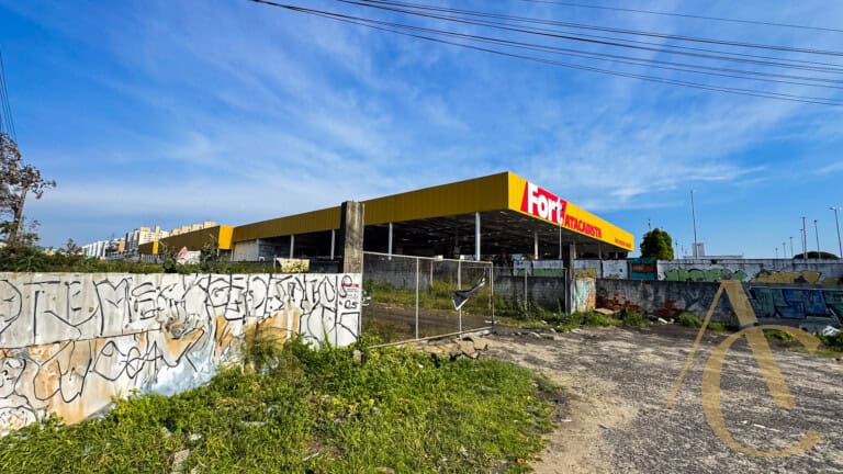 Terreno para locação, as margens da BR 101, São José, SC.