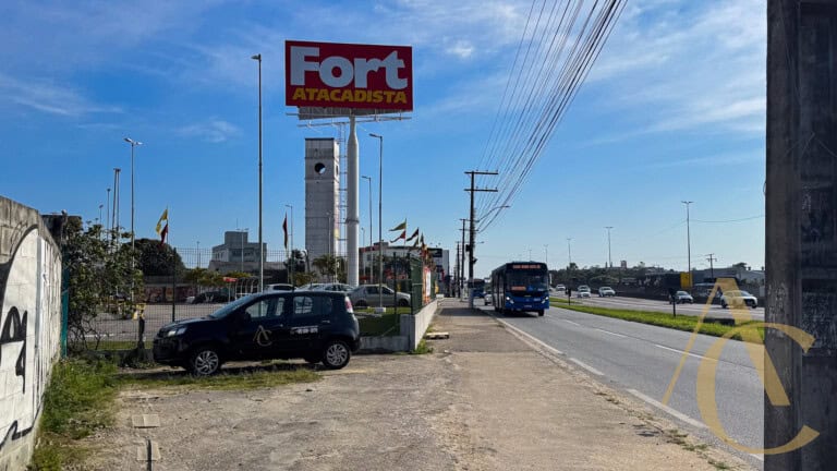 Terreno para locação, as margens da BR 101, São José, SC.