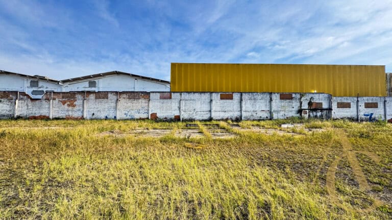 Terreno para locação, as margens da BR 101, São José, SC.