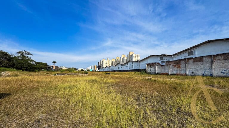 Terreno para locação, as margens da BR 101, São José, SC.