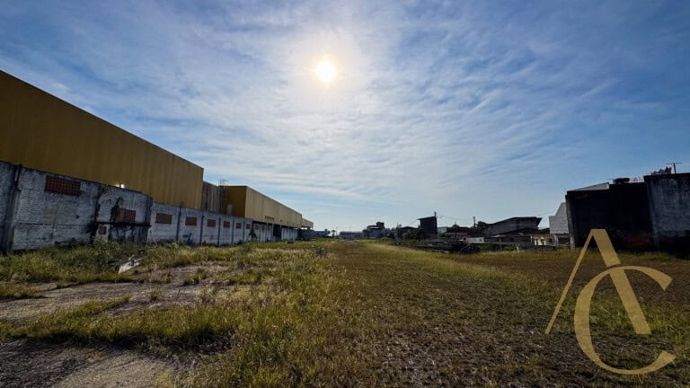 Terreno para locação, as margens da BR 101, São José, SC.