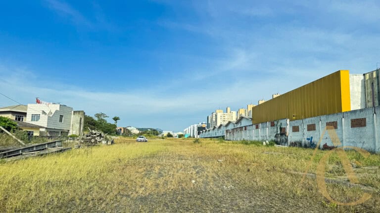 Terreno para locação, as margens da BR 101, São José, SC.
