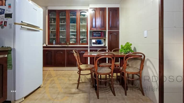 Casa à venda com piscina, espaço gourmet e pomar – Centro, Florianópolis/ SC.