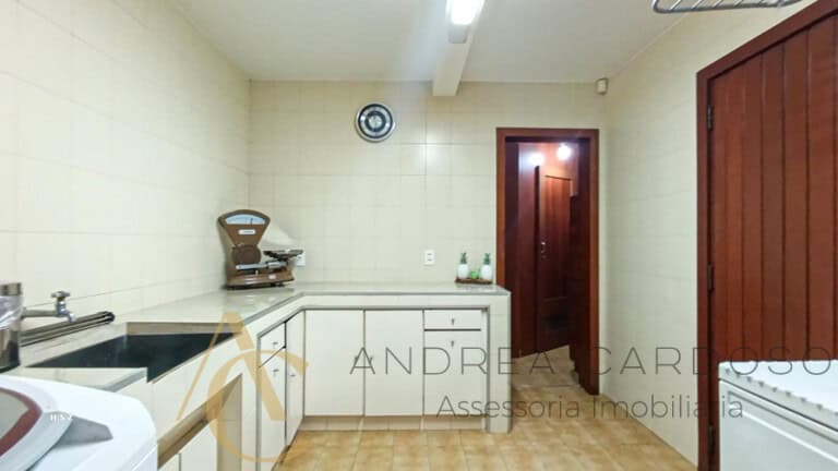 Casa à venda com piscina, espaço gourmet e pomar – Centro, Florianópolis/ SC.