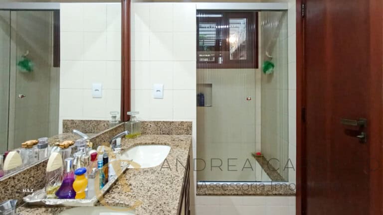 Casa à venda com piscina, espaço gourmet e pomar – Centro, Florianópolis/ SC.