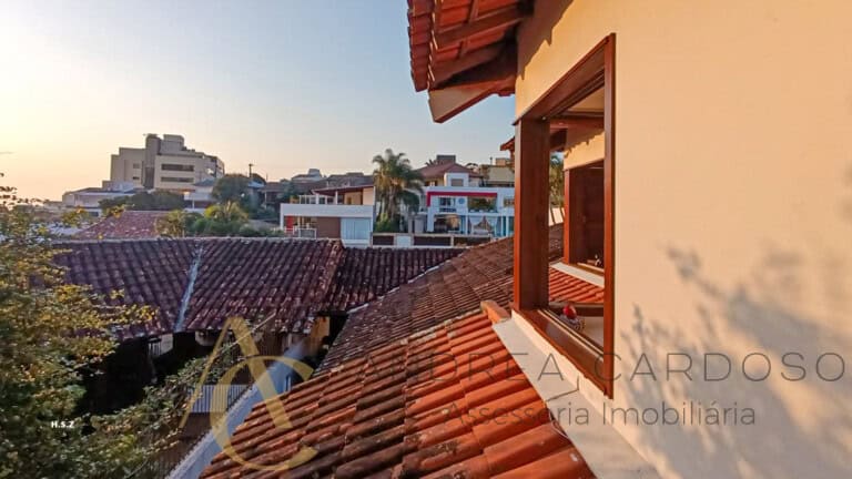 Casa à venda com piscina, espaço gourmet e pomar – Centro, Florianópolis/ SC.