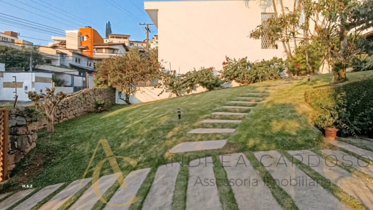 Casa à venda com piscina, espaço gourmet e pomar – Centro, Florianópolis/ SC.