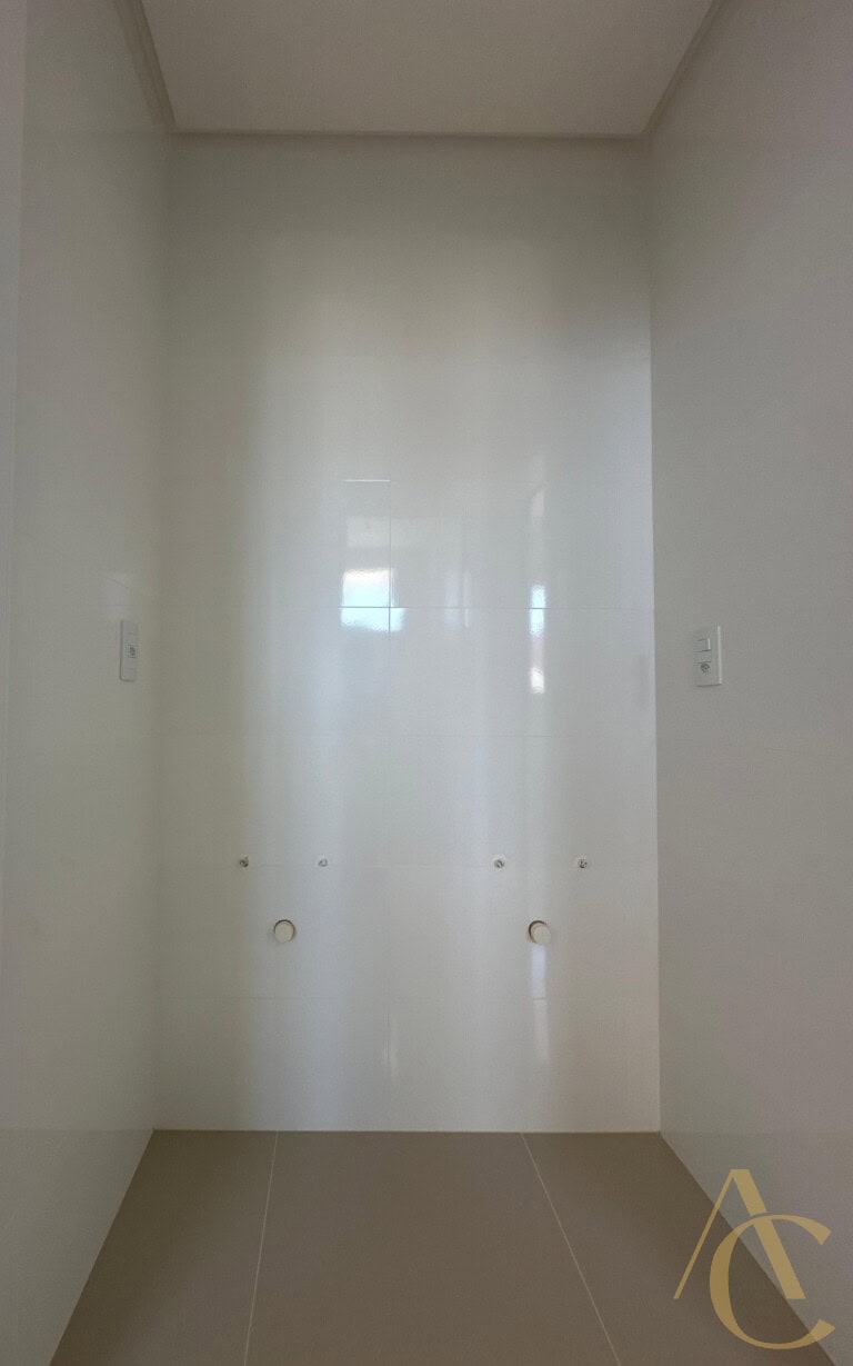 Apartamento à venda – 1 suíte e 2 demi-suíte/Espaço Gourmet – Campinas – São José/SC.