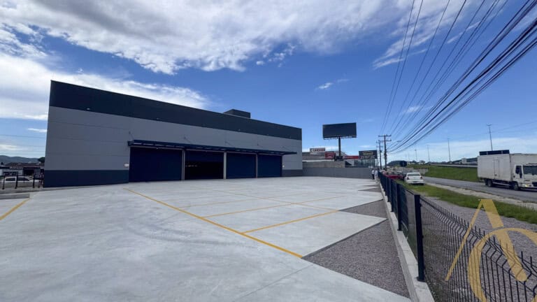 Loja para alugar – BR 101 – Palhoça, SC.