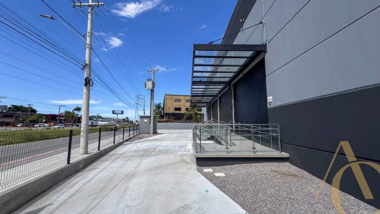 Loja para alugar – BR 101 – Palhoça, SC.