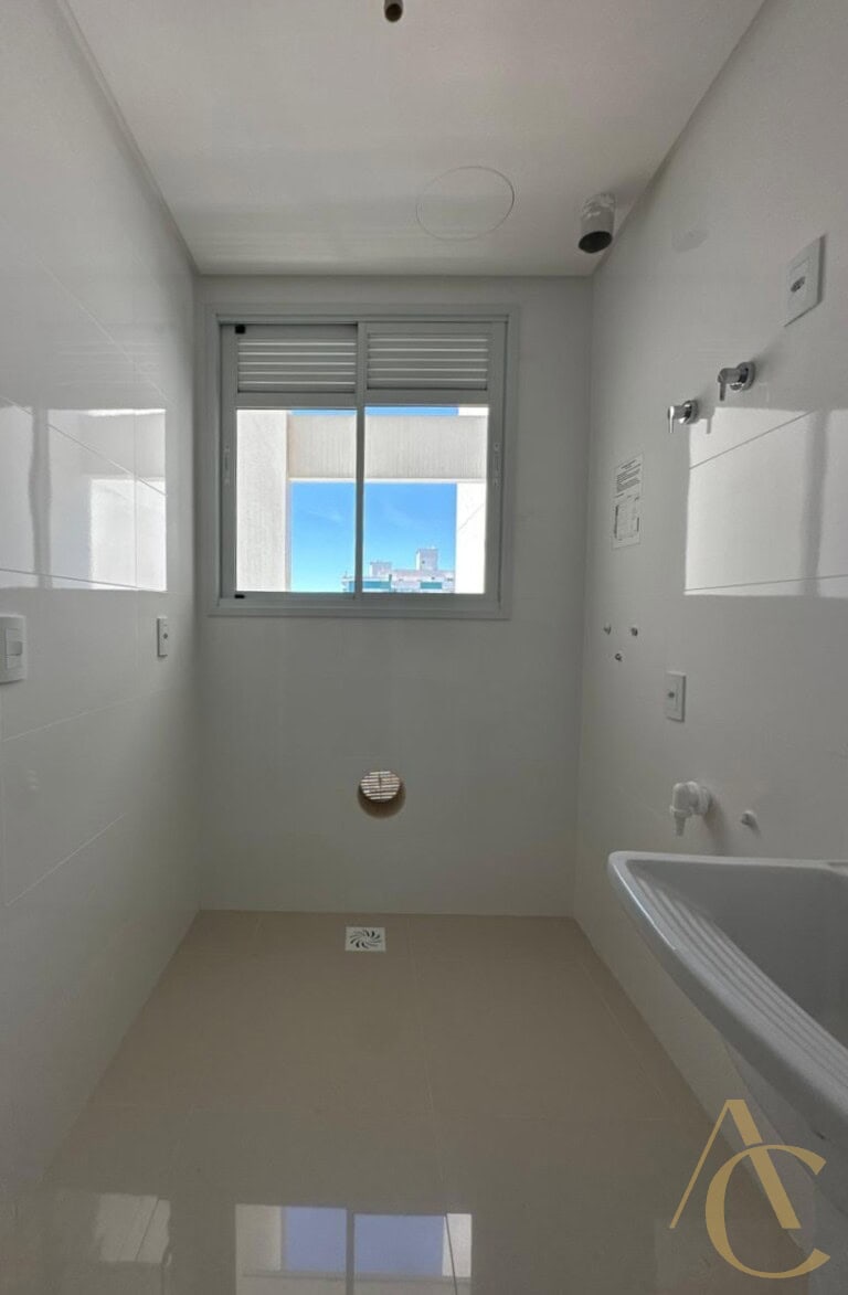 Apartamento à venda – 3 quartos sendo 1 suíte/Academia – Campinas – São José/SC.