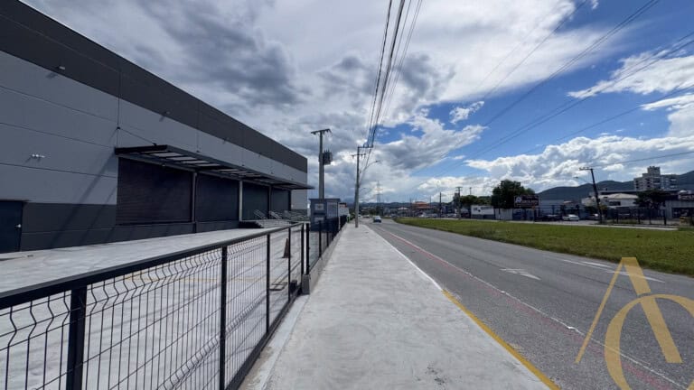 Loja para alugar – BR 101 – Palhoça, SC.