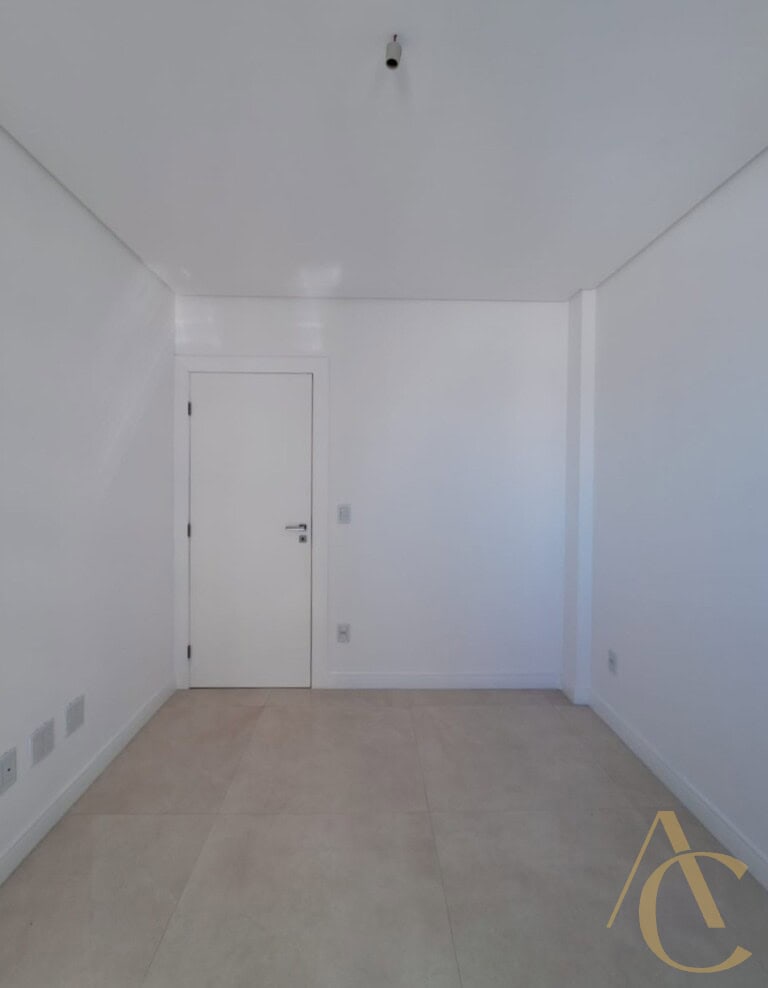 Apartamento à venda – 3 quartos sendo 1 suíte com sacada – São José/SC.