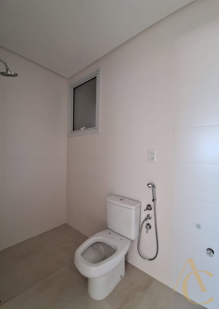 Apartamento à venda – 3 quartos sendo 1 suíte com sacada – São José/SC.