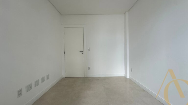 Apartamento à venda – 3 quartos sendo 1 suíte com banheira – São José/SC.