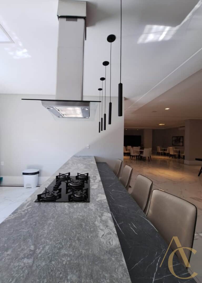 Apartamento à venda – 3 quartos sendo 1 suíte com sacada – São José/SC.