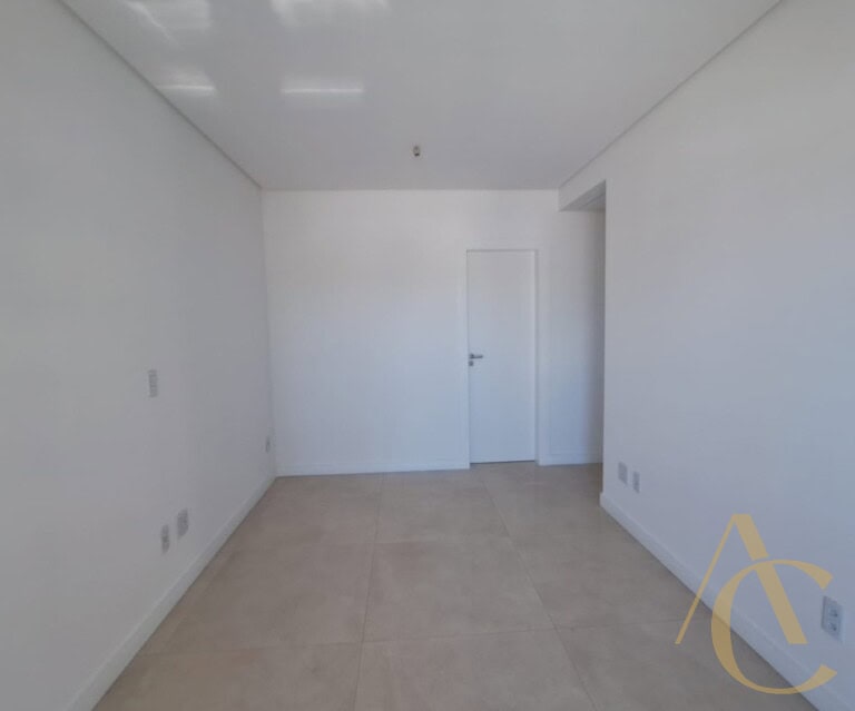Apartamento à venda – 3 quartos sendo 1 suíte com sacada – São José/SC.
