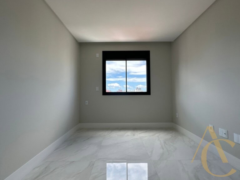 Apartamento à venda – 03 suítes – Campinas – São José/SC.