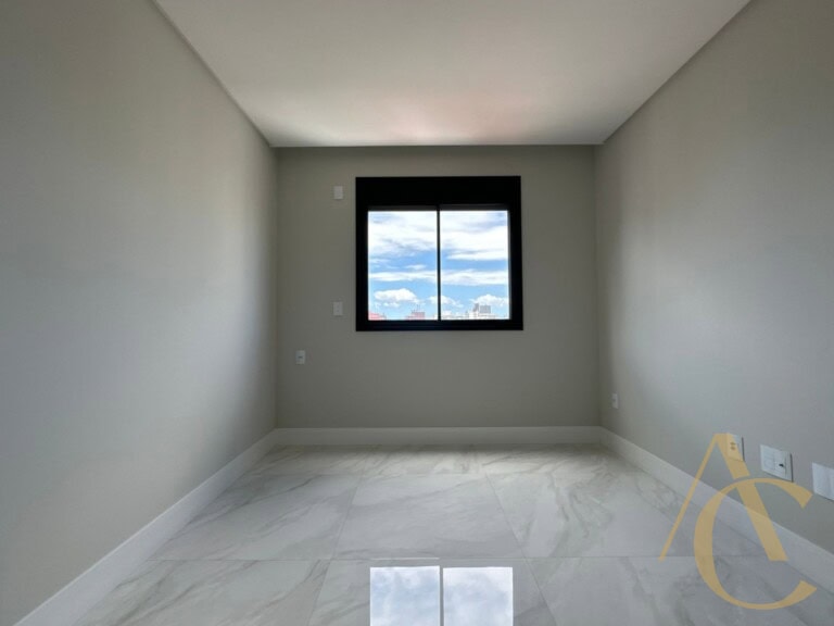 Apartamento à venda – 03 suítes com ampla sacada – Campinas – São José/SC.