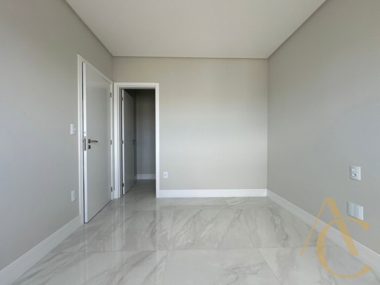Apartamento à venda – 03 suítes com ampla sacada – Campinas – São José/SC.