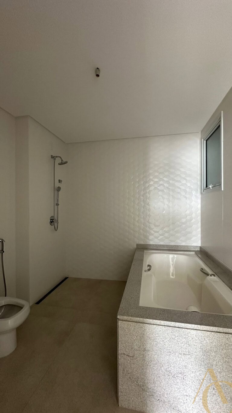 Apartamento à venda – 3 quartos sendo 1 suíte com banheira – São José/SC.