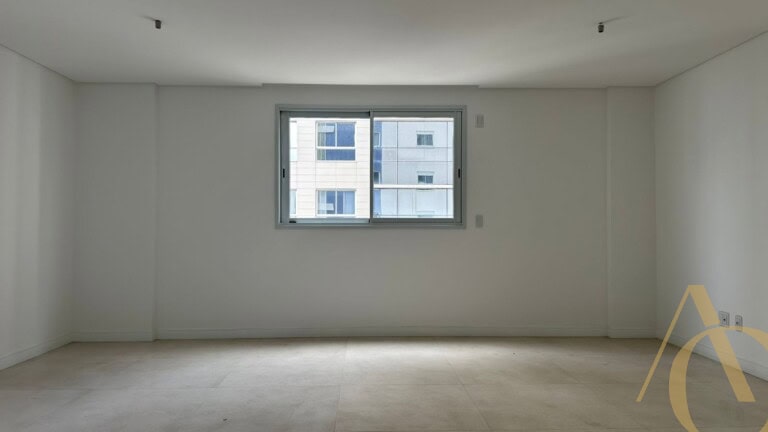 Apartamento à venda – 3 quartos sendo 1 suíte com banheira – São José/SC.