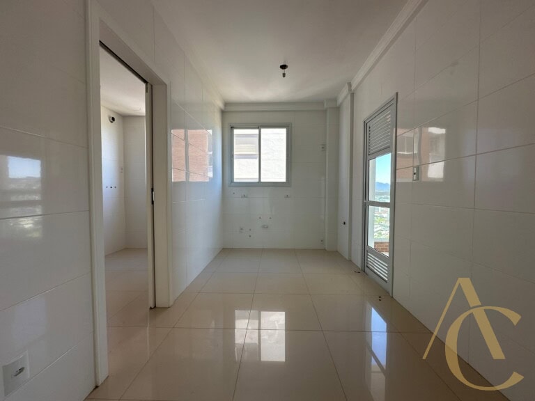 Apartamento à Venda – 3 dormitórios sendo 1 suíte com 177,50m² – Centro, Palhoça/SC.