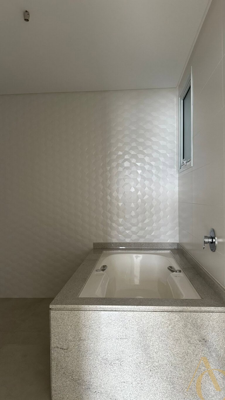 Apartamento à venda – 3 quartos sendo 1 suíte com banheira – São José/SC.