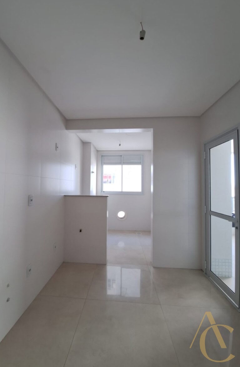 Apartamento à venda – 3 quartos sendo 1 suíte com sacada – São José/SC.
