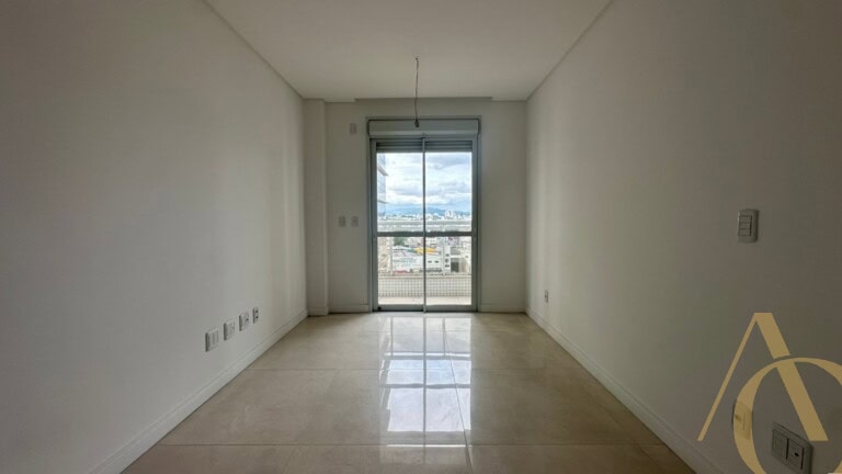 Apartamento à venda – 3 quartos sendo 1 suíte com banheira – São José/SC.