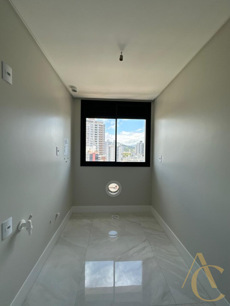 Apartamento à venda – 03 suítes/Sauna – Campinas – São José/SC.