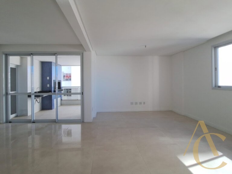 Apartamento à venda – 3 quartos sendo 1 suíte com sacada – São José/SC.