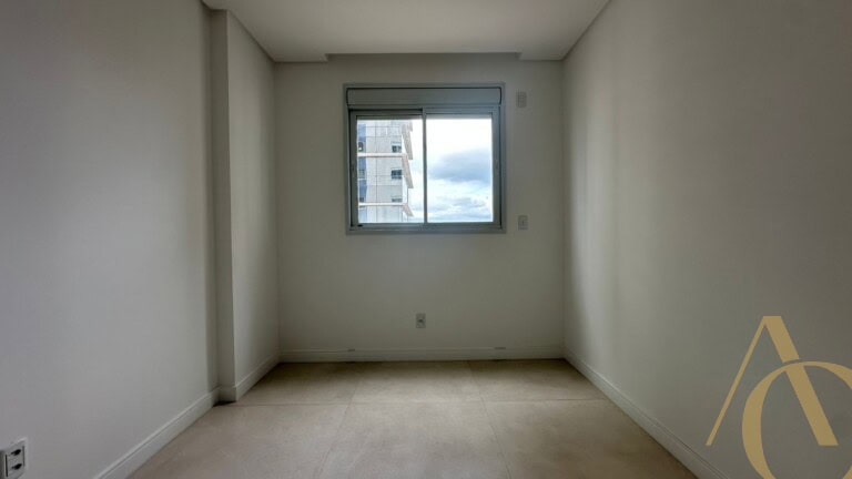 Apartamento à venda – 3 quartos sendo 1 suíte com banheira – São José/SC.