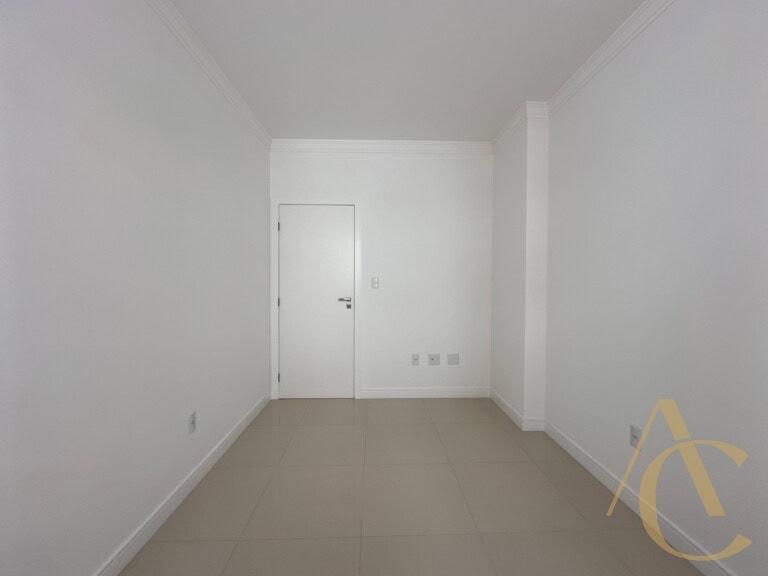 Apartamento à Venda – 3 dormitórios sendo 1 suíte com 177,50m² – Centro, Palhoça/SC.