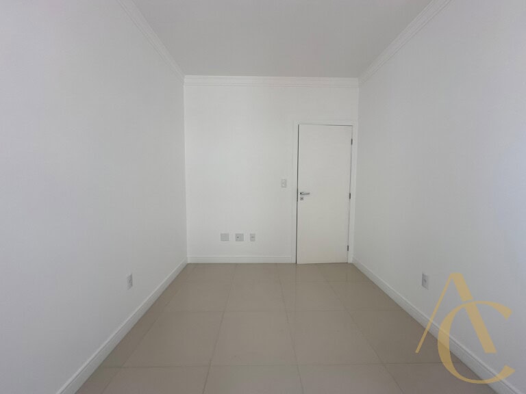 Apartamento à Venda – 3 dormitórios sendo 1 suíte com 177,50m² – Centro, Palhoça/SC.