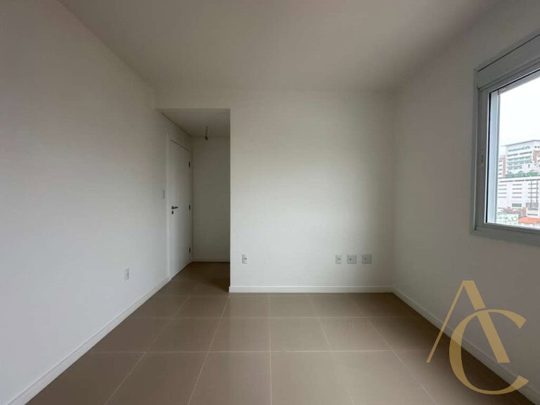 Apartamento à venda – 3 quartos sendo 1 suíte – Barreiros – São José/SC.