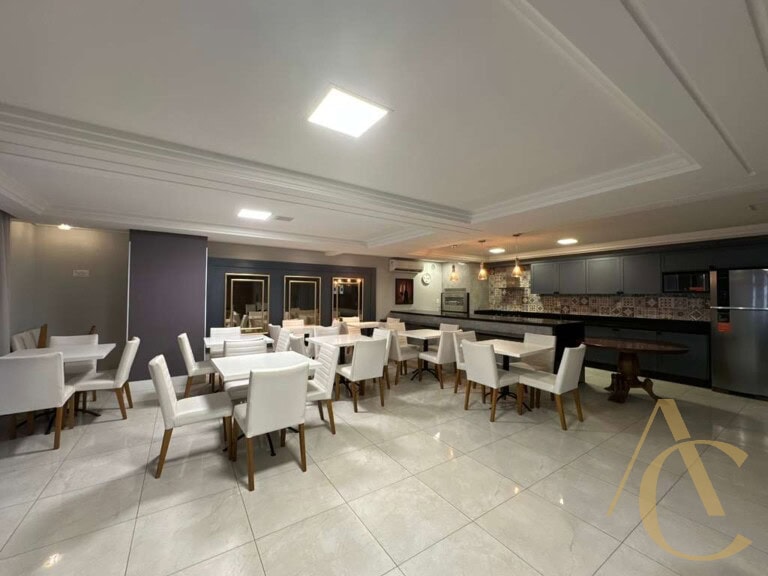 Apartamento à venda – 3 quartos sendo 1 suíte com persiana nos quartos – Barreiros, São José/SC.