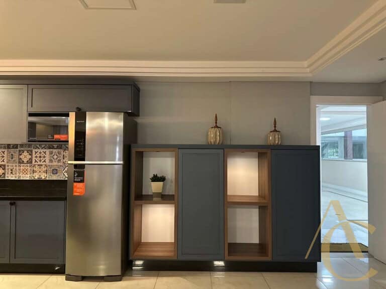 Apartamento à venda – 3 quartos sendo 1 suíte com persiana nos quartos – Barreiros, São José/SC.