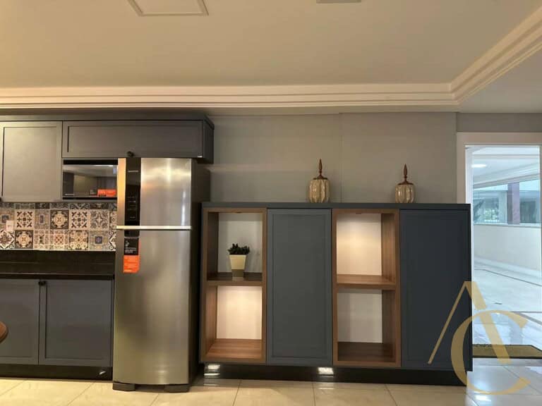 Apartamento à venda – 3 quartos sendo 1 suíte com persiana nos quartos – Barreiros, São José/SC.