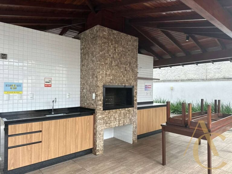 Apartamento à venda – 3 quartos sendo 1 suíte com persiana nos quartos – Barreiros, São José/SC.